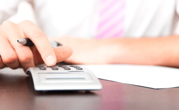Financement d'obsèques et calcul de devis pour contrat de prévoyance en agence funéraire